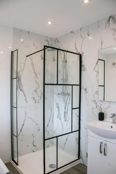 דירות סאות'אנד און סי Stylish Retreat In Leigh-On-Sea מראה חיצוני תמונה
