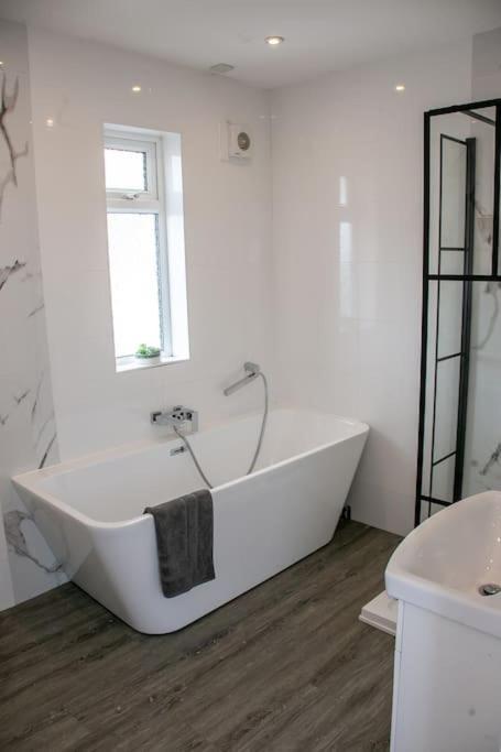 דירות סאות'אנד און סי Stylish Retreat In Leigh-On-Sea מראה חיצוני תמונה