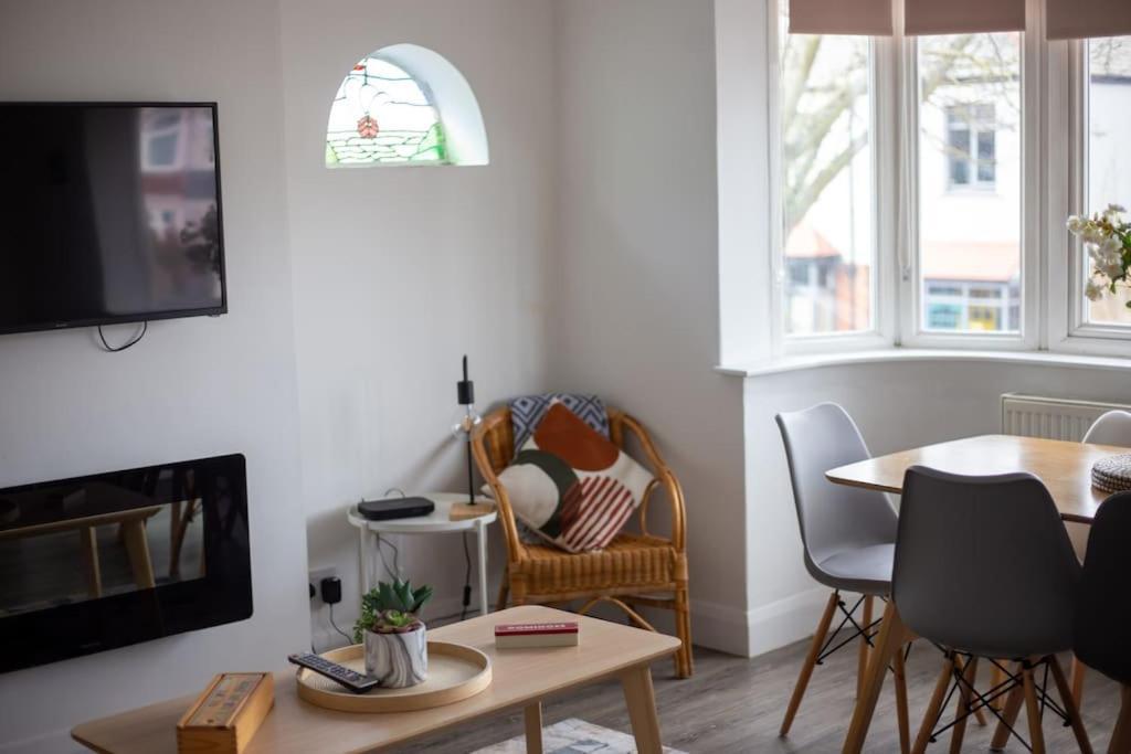 דירות סאות'אנד און סי Stylish Retreat In Leigh-On-Sea מראה חיצוני תמונה